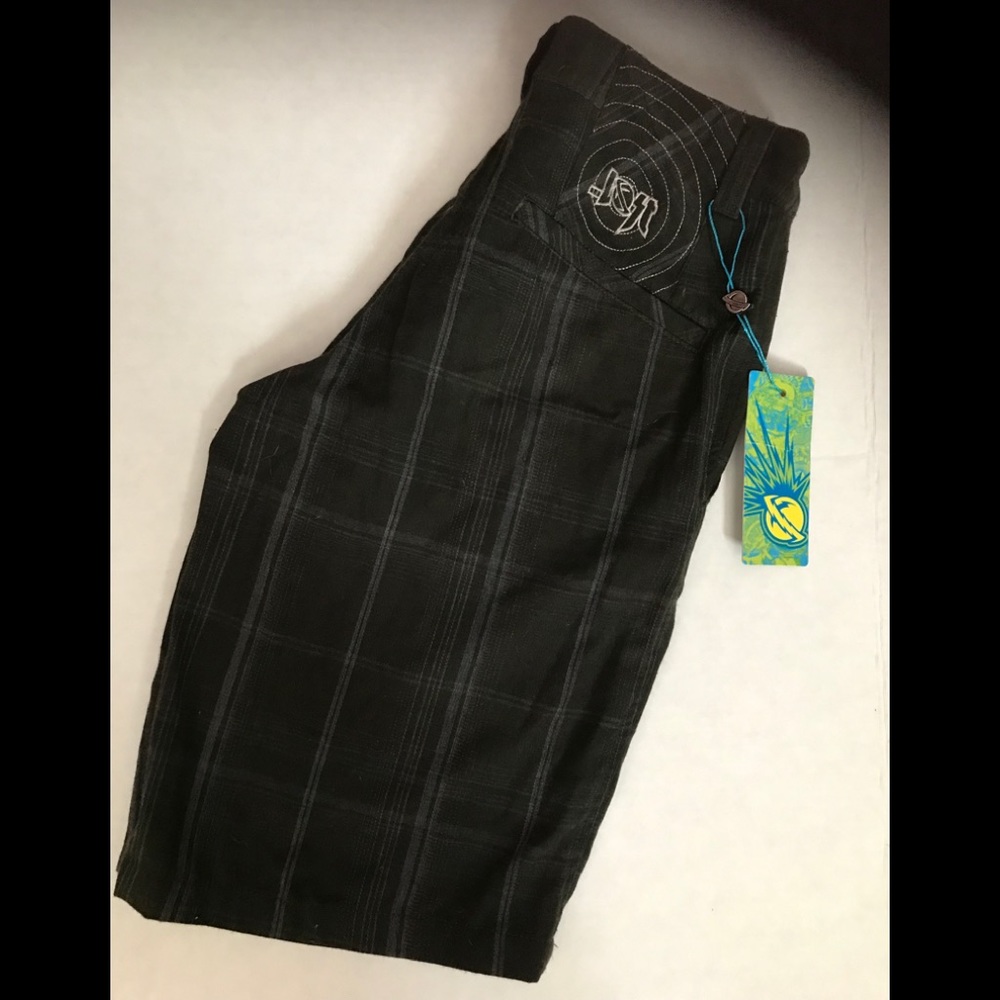 Guys Lost plaid shorts brand new size 26